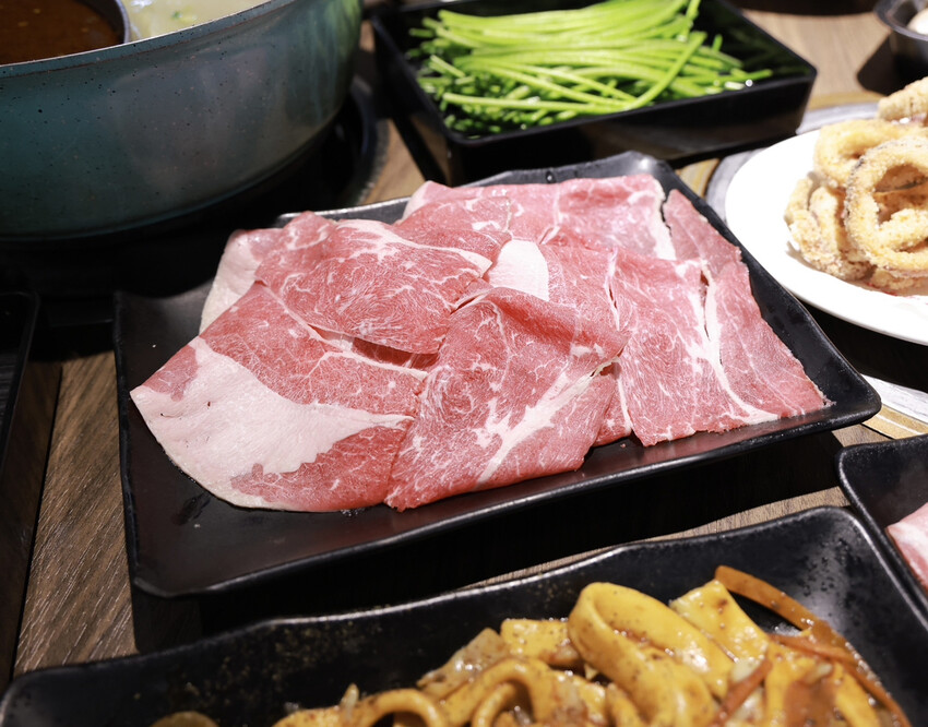 【台北火鍋推薦】籤王串麻鍋～邊吃邊涮好滿足，一個串串只要20元起！還有肉肉、海鮮、炸物、熱炒～台北平價火鍋、六張犁火鍋推薦