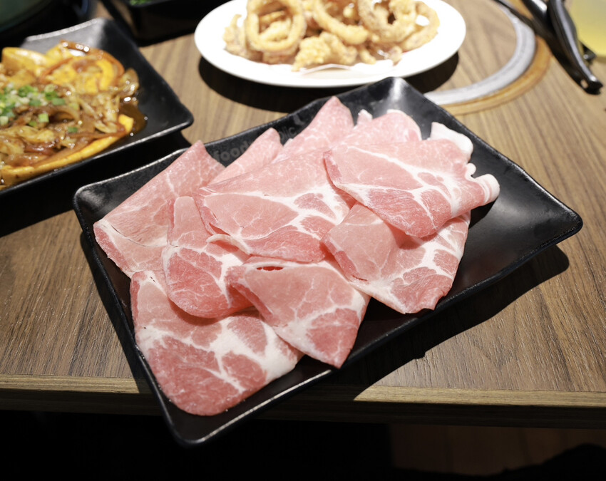 【台北火鍋推薦】籤王串麻鍋～邊吃邊涮好滿足，一個串串只要20元起！還有肉肉、海鮮、炸物、熱炒～台北平價火鍋、六張犁火鍋推薦