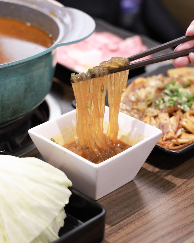 【台北火鍋推薦】籤王串麻鍋～邊吃邊涮好滿足，一個串串只要20元起！還有肉肉、海鮮、炸物、熱炒～台北平價火鍋、六張犁火鍋推薦