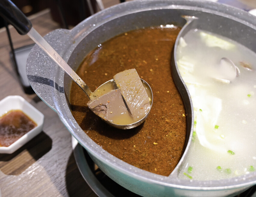 【台北火鍋推薦】籤王串麻鍋～邊吃邊涮好滿足，一個串串只要20元起！還有肉肉、海鮮、炸物、熱炒～台北平價火鍋、六張犁火鍋推薦