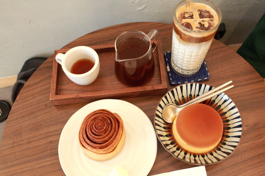 高雄市新興區吃。高雄市｜新興區。「咖啡足矣 Coffee Serenity」隱身巷弄裡老宅專業咖啡廳，主理人榮獲2015年TISCA全國