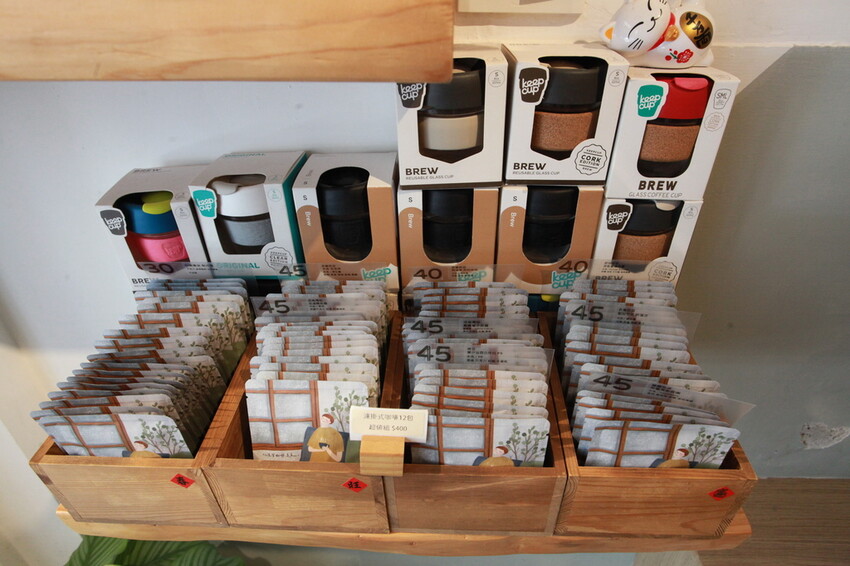 高雄市新興區吃。高雄市｜新興區。「咖啡足矣 Coffee Serenity」隱身巷弄裡老宅專業咖啡廳，主理人榮獲2015年TISCA全國