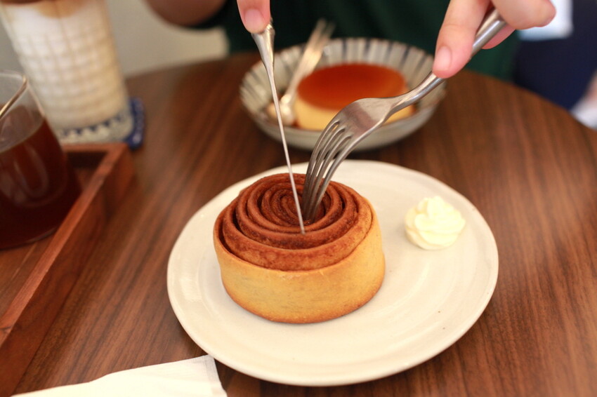 高雄市新興區吃。高雄市｜新興區。「咖啡足矣 Coffee Serenity」隱身巷弄裡老宅專業咖啡廳，主理人榮獲2015年TISCA全國