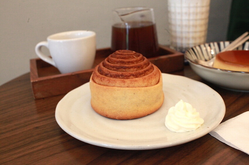 高雄市新興區吃。高雄市｜新興區。「咖啡足矣 Coffee Serenity」隱身巷弄裡老宅專業咖啡廳，主理人榮獲2015年TISCA全國