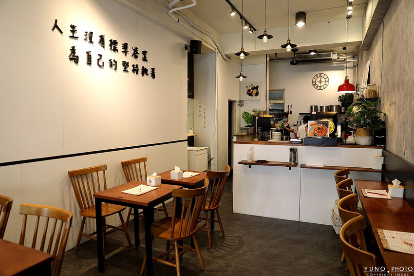 新北市永和區義匠義式湯麵，超爆料義大利麵推薦 超豐盛海鮮一次滿足。在地人激推好吃義大利麵料理 義大利麵新創湯麵吃法