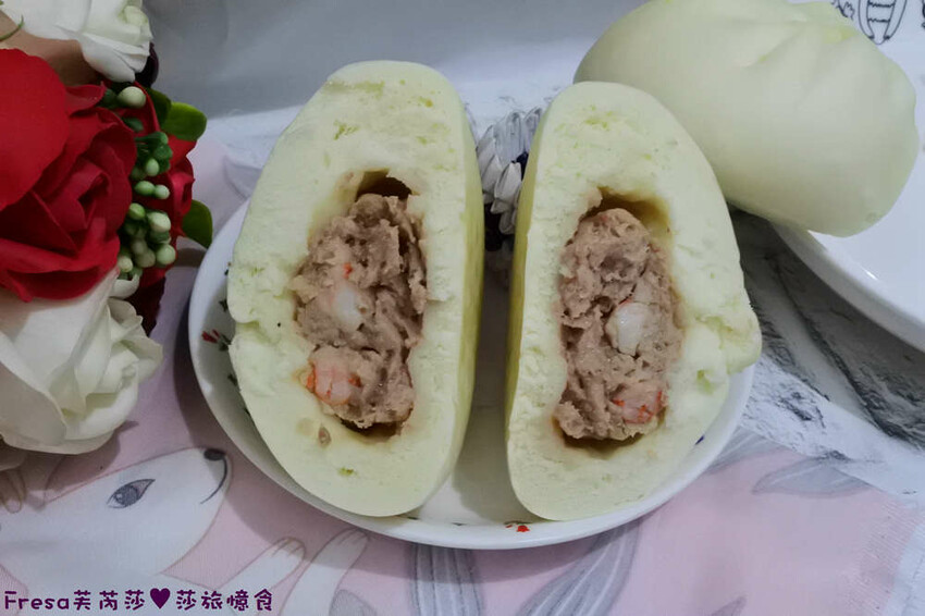 台南伴手禮【寶哥點心坊】國華街散步小食.現蒸包子超飽餡.濃醇乳酪球冰過更好吃│海安路商圈│中西區美食