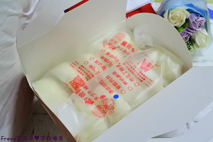 台南伴手禮【寶哥點心坊】國華街散步小食.現蒸包子超飽餡.濃醇乳酪球冰過更好吃│海安路商圈│中西區美食