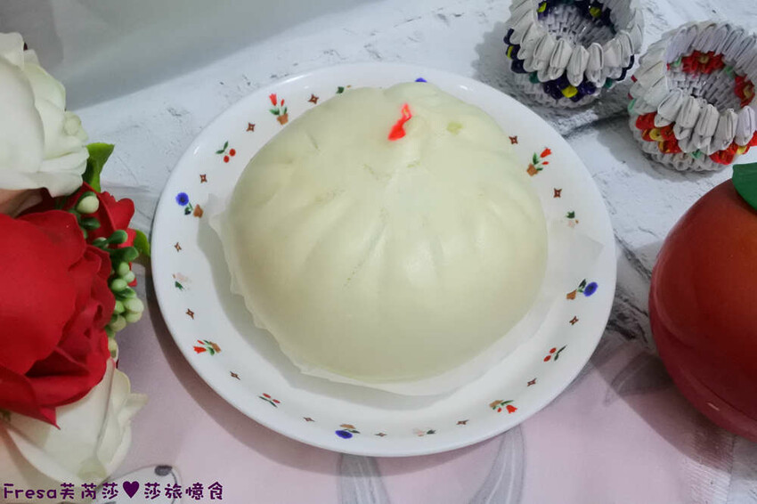 台南伴手禮【寶哥點心坊】國華街散步小食.現蒸包子超飽餡.濃醇乳酪球冰過更好吃│海安路商圈│中西區美食