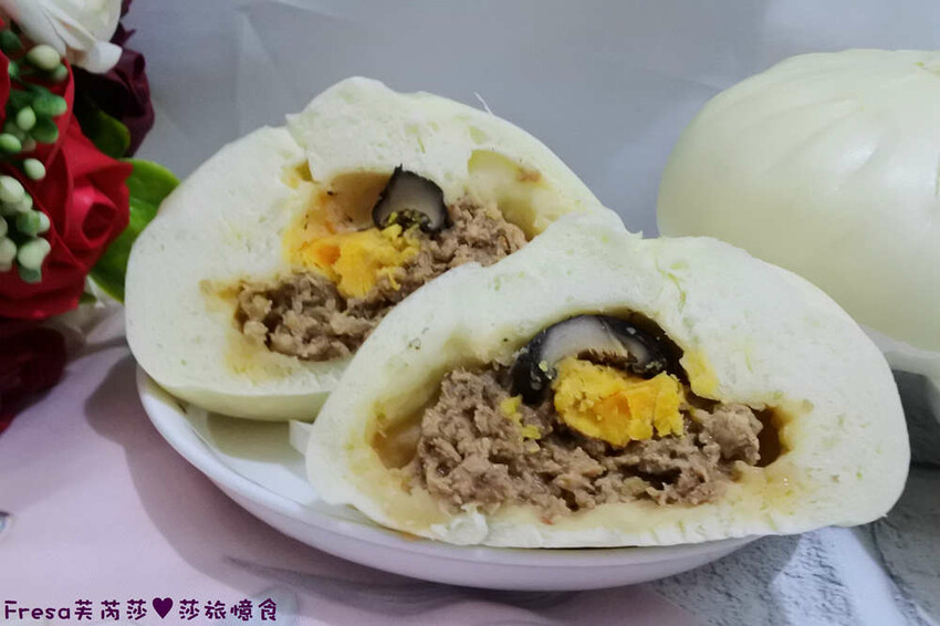 台南伴手禮【寶哥點心坊】國華街散步小食.現蒸包子超飽餡.濃醇乳酪球冰過更好吃│海安路商圈│中西區美食