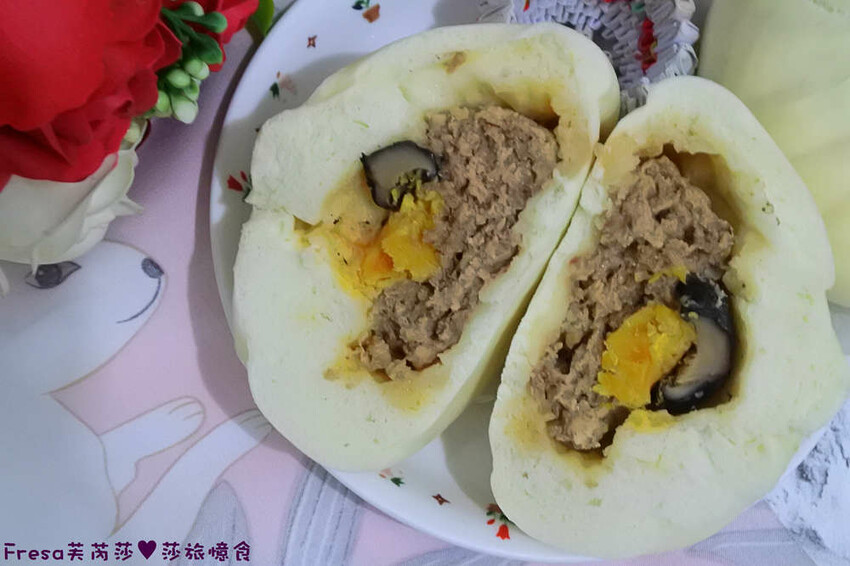 台南伴手禮【寶哥點心坊】國華街散步小食.現蒸包子超飽餡.濃醇乳酪球冰過更好吃│海安路商圈│中西區美食