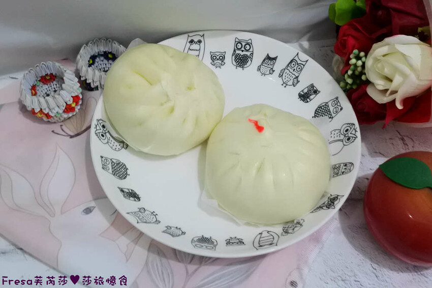 台南伴手禮【寶哥點心坊】國華街散步小食.現蒸包子超飽餡.濃醇乳酪球冰過更好吃│海安路商圈│中西區美食