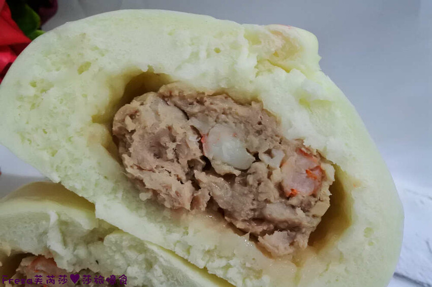 台南伴手禮【寶哥點心坊】國華街散步小食.現蒸包子超飽餡.濃醇乳酪球冰過更好吃│海安路商圈│中西區美食