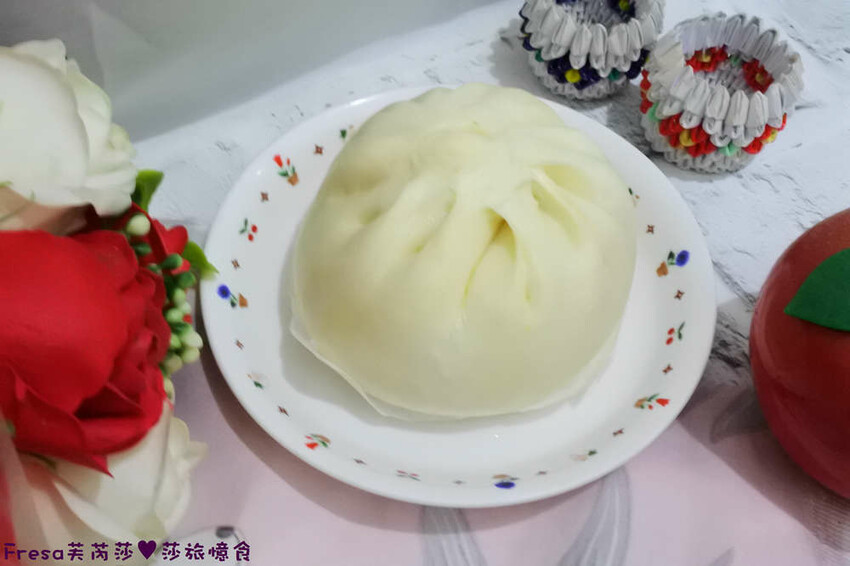 台南伴手禮【寶哥點心坊】國華街散步小食.現蒸包子超飽餡.濃醇乳酪球冰過更好吃│海安路商圈│中西區美食