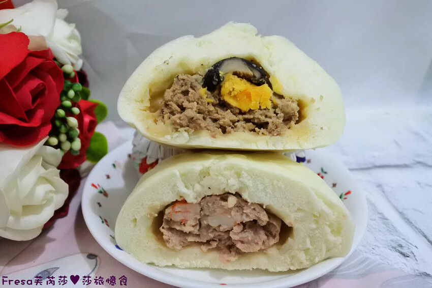 台南伴手禮【寶哥點心坊】國華街散步小食.現蒸包子超飽餡.濃醇乳酪球冰過更好吃│海安路商圈│中西區美食