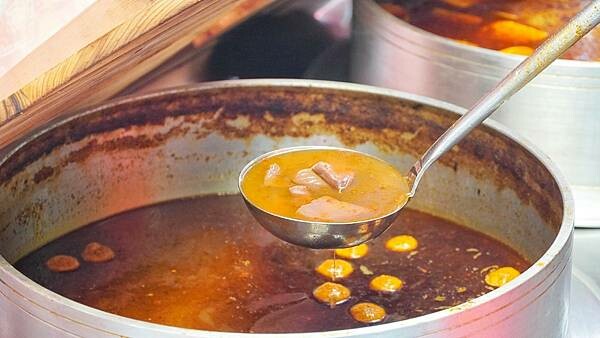 LINE_ALBUM_3鼎紅祖傳麻辣鴨血臭豆腐 二傻夫婦_230113_26.jpg