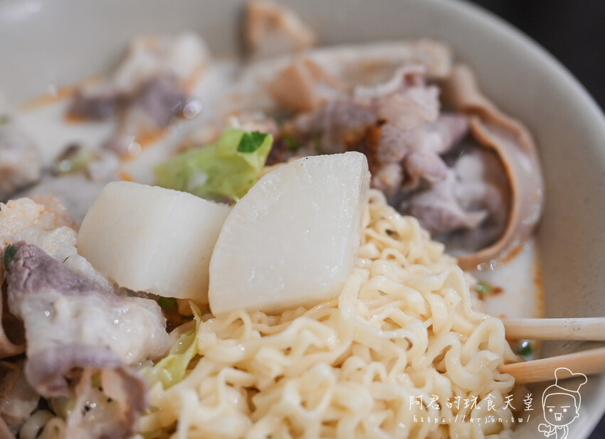 【苗栗】沐上麻辣燙｜平價美食也能很澎湃，清爽不油膩～吃完連湯都完全不剩的麻辣燙 » 阿君的玩食天堂