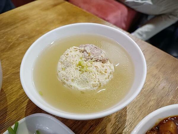 高雄市三民區還沒機會摘星沒關係，肉燥飯也能讓你吃到米其林必比登推薦【VASO 弘-肉燥飯舖】麻辣肉燥飯真的是吃了讓人會