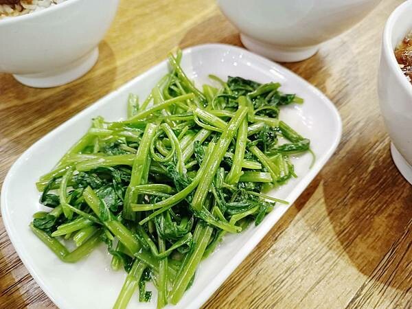 高雄市三民區還沒機會摘星沒關係，肉燥飯也能讓你吃到米其林必比登推薦【VASO 弘-肉燥飯舖】麻辣肉燥飯真的是吃了讓人會