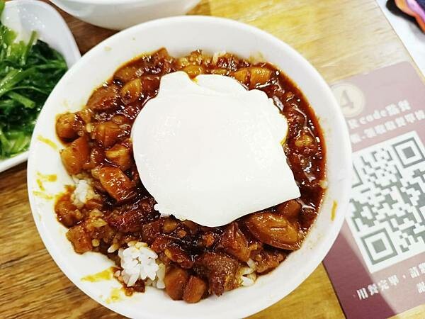 高雄市三民區還沒機會摘星沒關係，肉燥飯也能讓你吃到米其林必比登推薦【VASO 弘-肉燥飯舖】麻辣肉燥飯真的是吃了讓人會