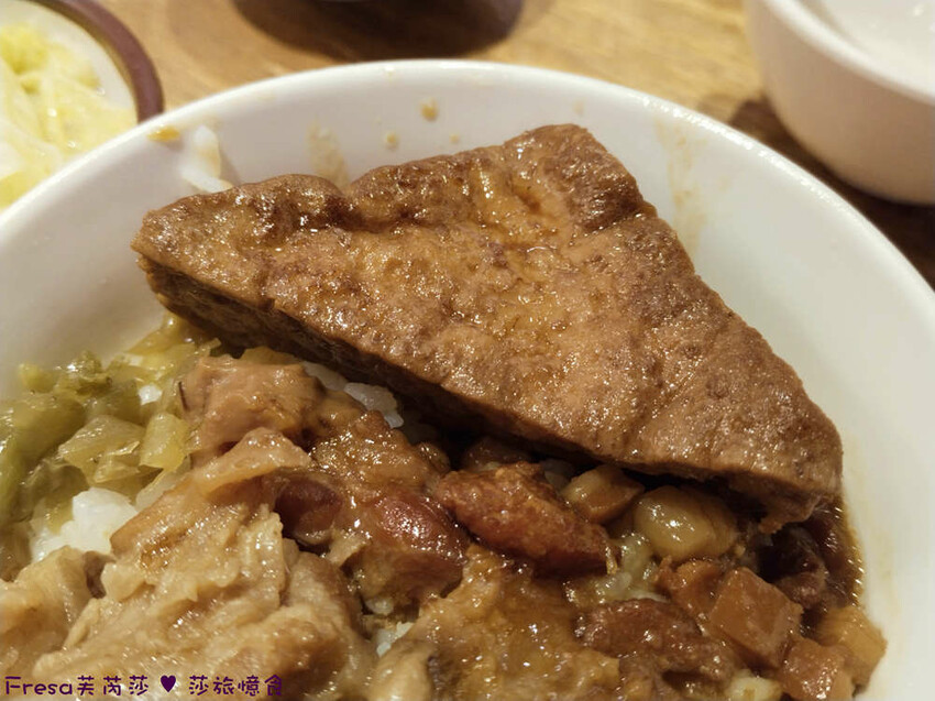 高雄市三民區高雄美食【VASO弘肉燥飯舖】文山特區超高人氣〝米其林必比登〞推薦美食.豬腿庫飯開店不到一小時就完售│澄清