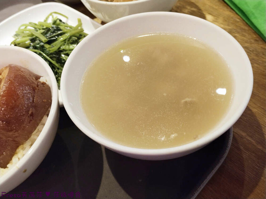 高雄市三民區高雄美食【VASO弘肉燥飯舖】文山特區超高人氣〝米其林必比登〞推薦美食.豬腿庫飯開店不到一小時就完售│澄清