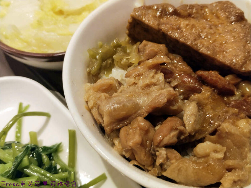 高雄市三民區高雄美食【VASO弘肉燥飯舖】文山特區超高人氣〝米其林必比登〞推薦美食.豬腿庫飯開店不到一小時就完售│澄清