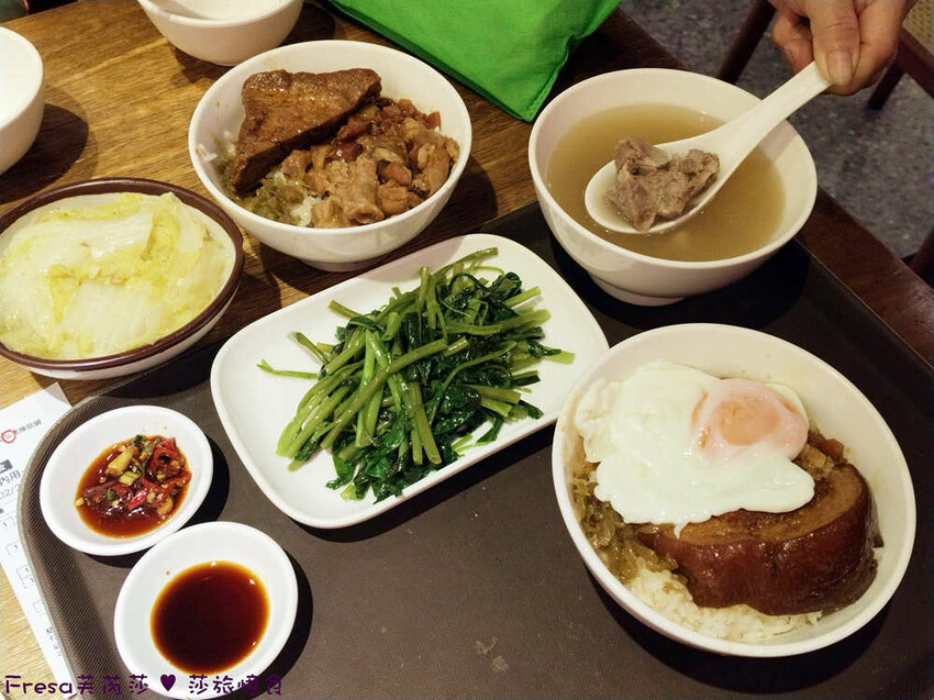 高雄市三民區高雄美食【VASO弘肉燥飯舖】文山特區超高人氣〝米其林必比登〞推薦美食.豬腿庫飯開店不到一小時就完售│澄清