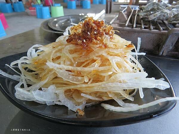 嘉義縣東石鄉嘉義美食 烤蚵吃到飽推薦【塭ㄚ烤蚵呷通海】肥美的東石鮮蚵 現做熱炒美食 還有兒童遊戲區 全家歡樂烤蚵趣