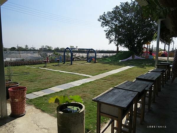 嘉義縣東石鄉嘉義美食 烤蚵吃到飽推薦【塭ㄚ烤蚵呷通海】肥美的東石鮮蚵 現做熱炒美食 還有兒童遊戲區 全家歡樂烤蚵趣