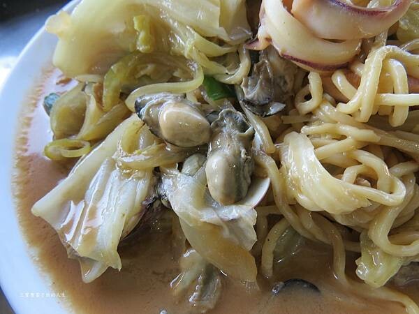 嘉義縣東石鄉嘉義美食 烤蚵吃到飽推薦【塭ㄚ烤蚵呷通海】肥美的東石鮮蚵 現做熱炒美食 還有兒童遊戲區 全家歡樂烤蚵趣