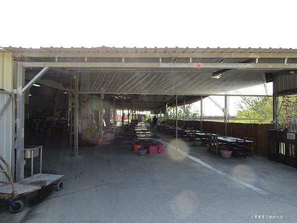 嘉義縣東石鄉嘉義美食 烤蚵吃到飽推薦【塭ㄚ烤蚵呷通海】肥美的東石鮮蚵 現做熱炒美食 還有兒童遊戲區 全家歡樂烤蚵趣