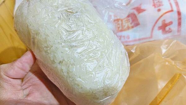 什麼？網路評價高達４.５顆星！？真的有這麼厲害？網路超高評價的飯糰店，真的有這麼強的實力嗎？讓大家吃