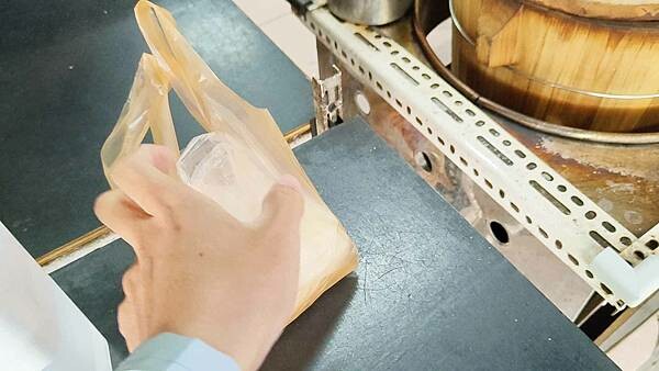 什麼？網路評價高達４.５顆星！？真的有這麼厲害？網路超高評價的飯糰店，真的有這麼強的實力嗎？讓大家吃