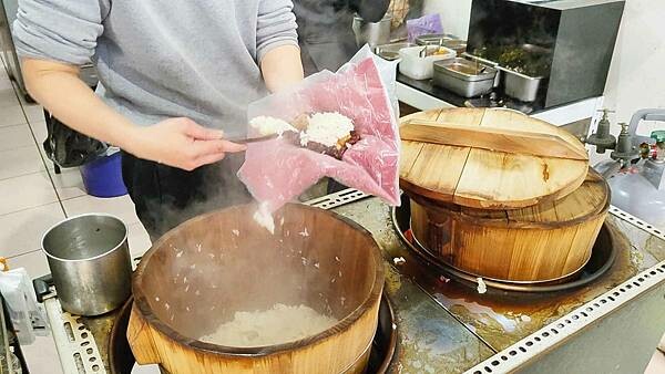 什麼？網路評價高達４.５顆星！？真的有這麼厲害？網路超高評價的飯糰店，真的有這麼強的實力嗎？讓大家吃