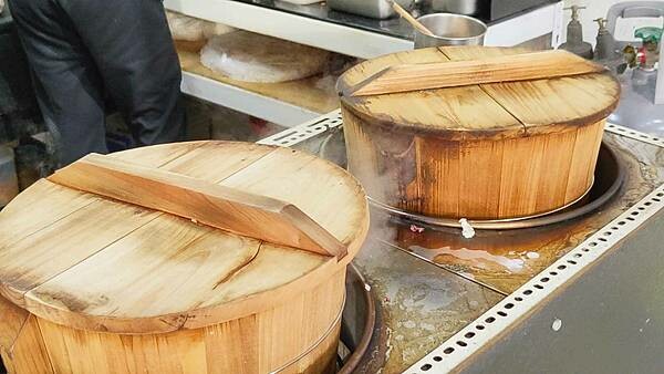 什麼？網路評價高達４.５顆星！？真的有這麼厲害？網路超高評價的飯糰店，真的有這麼強的實力嗎？讓大家吃