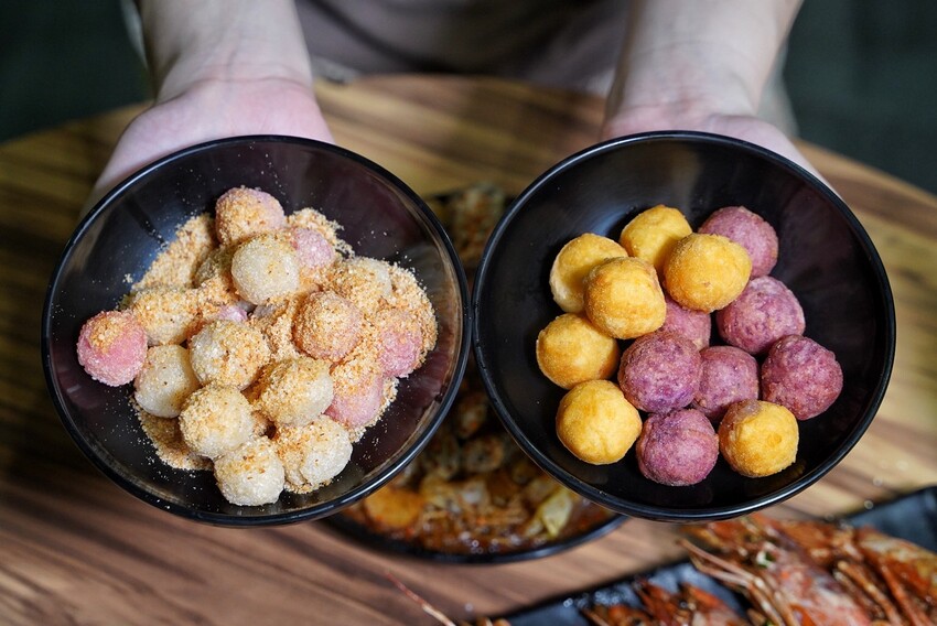 新竹最強鹽酥雞非「車庫鹽酥雞」莫屬啦！餐點有上百種選擇，根本可以說是平價版居酒屋了！必點麻香鹽酥雞、雞蛋豆腐、麻辣鮮蚵公仔麵，好吃到不要不要～ - 阿華田的美食日記