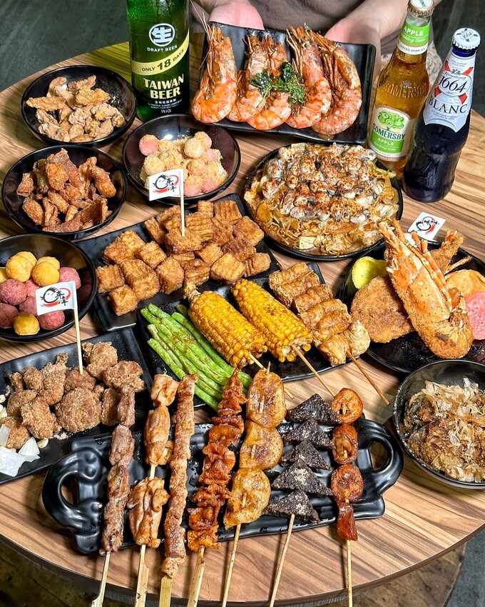 新竹最強鹽酥雞非「車庫鹽酥雞」莫屬啦！餐點有上百種選擇，根本可以說是平價版居酒屋了！必點麻香鹽酥雞、雞蛋豆腐、麻辣鮮蚵公仔麵，好吃到不要不要～ - 阿華田的美食日記