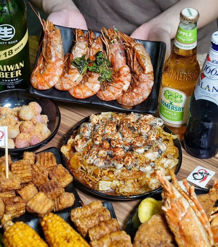 新竹最強鹽酥雞非「車庫鹽酥雞」莫屬啦！餐點有上百種選擇，根本可以說是平價版居酒屋了！必點麻香鹽酥雞、雞蛋豆腐、麻辣鮮蚵公仔麵，好吃到不要不要～ - 阿華田的美食日記