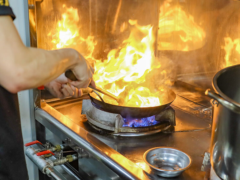 全國鹹酥雞大賽創新風味獎「車庫鹽酥雞」新竹店！吃得到串烤、炸物、公仔麵，最Chill台式居酒屋！