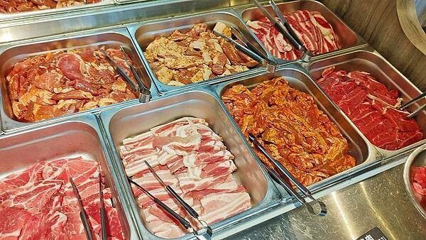 打爆豬韓式燒肉吃到飽|土城日月光CP值爆表韓式烤肉吃到飽,最低只要359元+10%