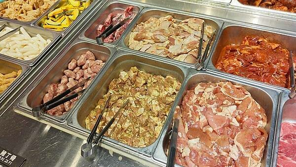 打爆豬韓式燒肉吃到飽|土城日月光CP值爆表韓式烤肉吃到飽,最低只要359元+10%