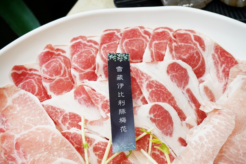 彰化縣員林市彰化員林人氣火烤兩吃,結合泰式火鍋與銅盤烤肉,老饕激推滿滿椰漿「泰式典藏椰奶鍋」!