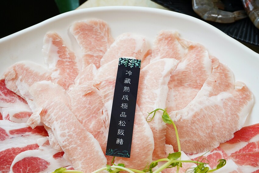 彰化縣員林市彰化員林人氣火烤兩吃,結合泰式火鍋與銅盤烤肉,老饕激推滿滿椰漿「泰式典藏椰奶鍋」!