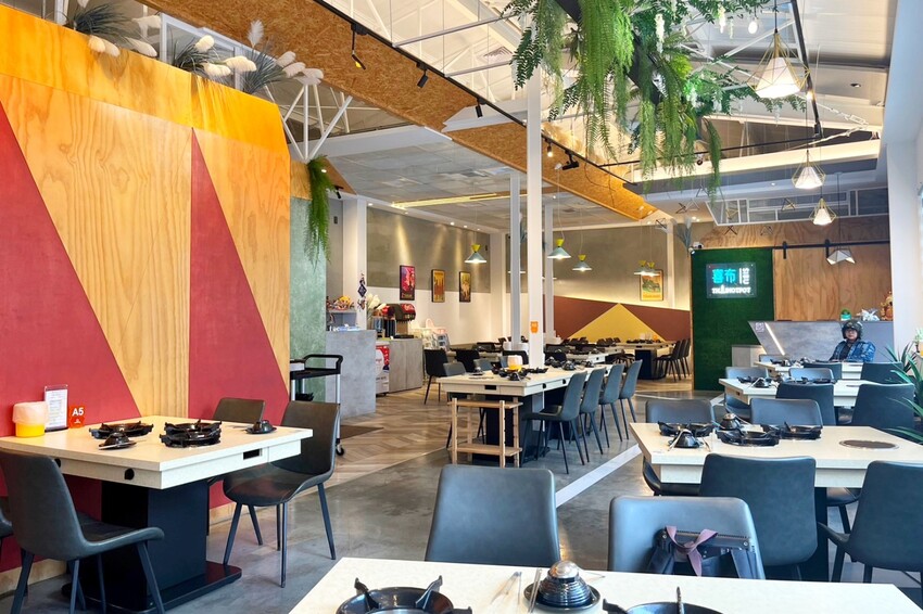 彰化縣員林市彰化員林人氣火烤兩吃,結合泰式火鍋與銅盤烤肉,老饕激推滿滿椰漿「泰式典藏椰奶鍋」!