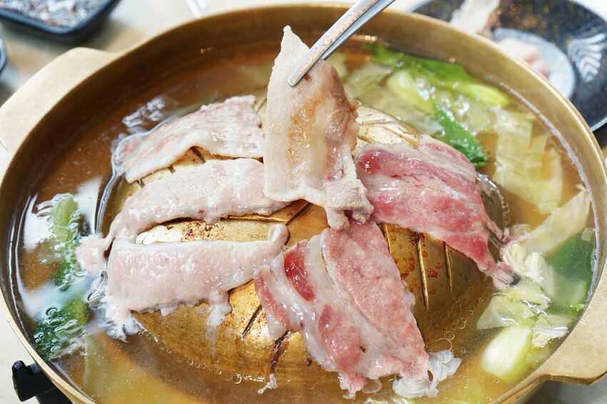 彰化縣員林市彰化員林人氣火烤兩吃,結合泰式火鍋與銅盤烤肉,老饕激推滿滿椰漿「泰式典藏椰奶鍋」!