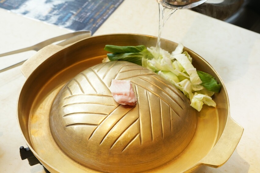 彰化縣員林市彰化員林人氣火烤兩吃,結合泰式火鍋與銅盤烤肉,老饕激推滿滿椰漿「泰式典藏椰奶鍋」!