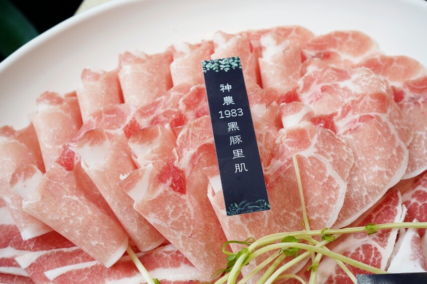 彰化縣員林市彰化員林人氣火烤兩吃,結合泰式火鍋與銅盤烤肉,老饕激推滿滿椰漿「泰式典藏椰奶鍋」!