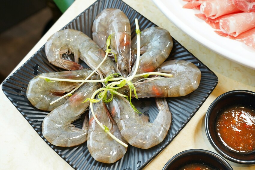 彰化縣員林市彰化員林人氣火烤兩吃,結合泰式火鍋與銅盤烤肉,老饕激推滿滿椰漿「泰式典藏椰奶鍋」!