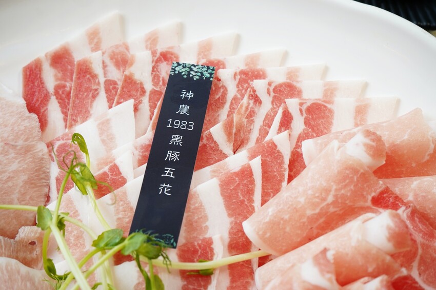 彰化縣員林市彰化員林人氣火烤兩吃,結合泰式火鍋與銅盤烤肉,老饕激推滿滿椰漿「泰式典藏椰奶鍋」!