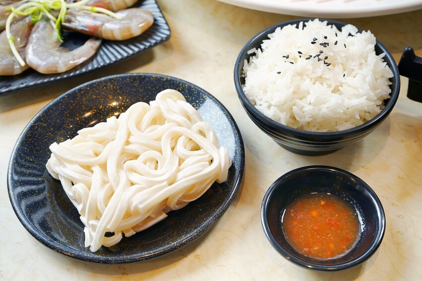 彰化縣員林市彰化員林人氣火烤兩吃,結合泰式火鍋與銅盤烤肉,老饕激推滿滿椰漿「泰式典藏椰奶鍋」!